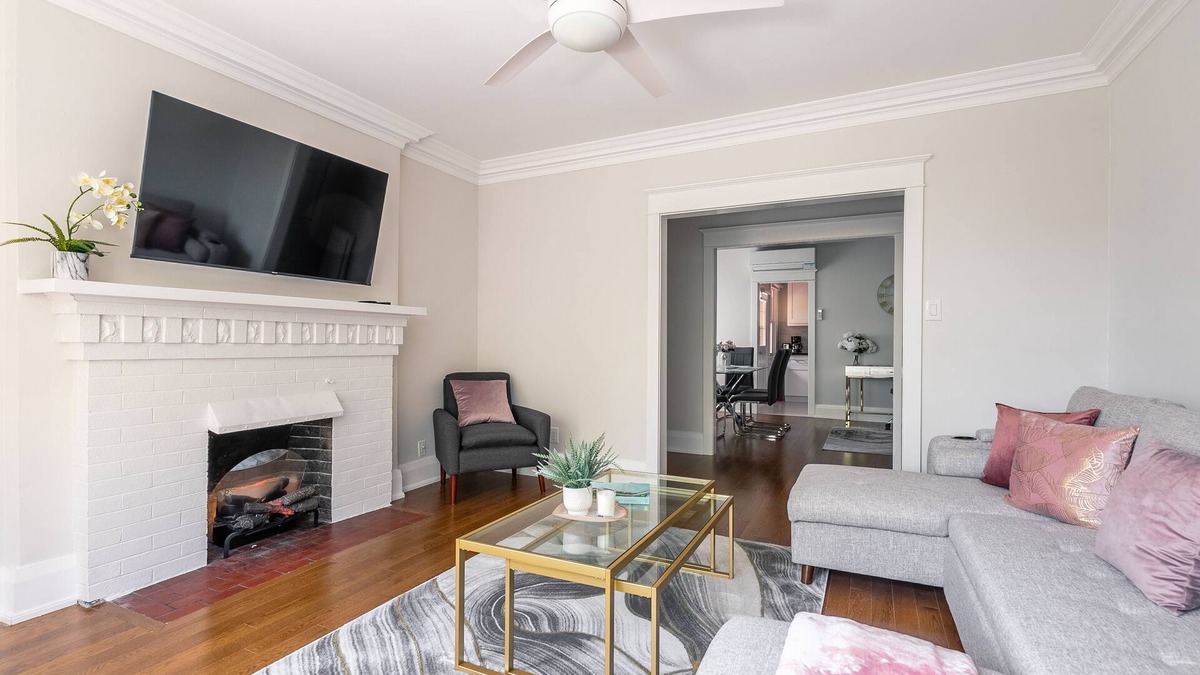 Humewood-Cedarvale Apartment | Bright & Spacious 2BR Apartment near Casa Loma