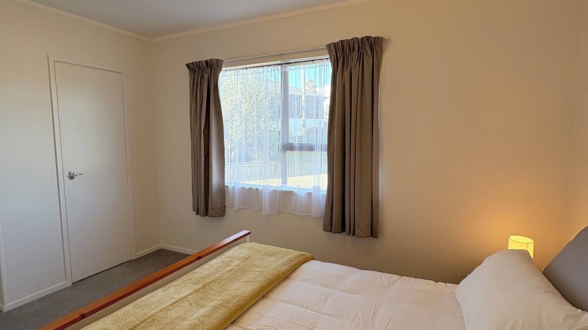Greenlane - Ellerslie Apartment | Bright & Spacious 2BR, Sleep 4, Free Parking, Easy Access to CBD