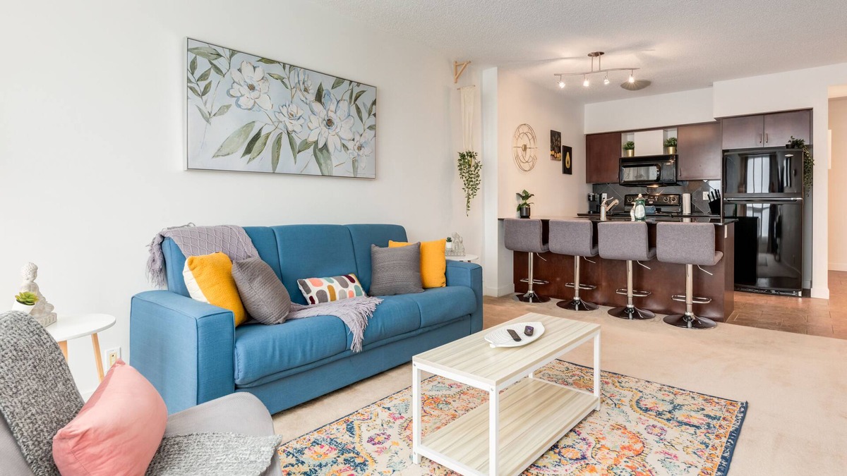 Haysboro Apartment | Bright spacious Condo 10mins from downtown