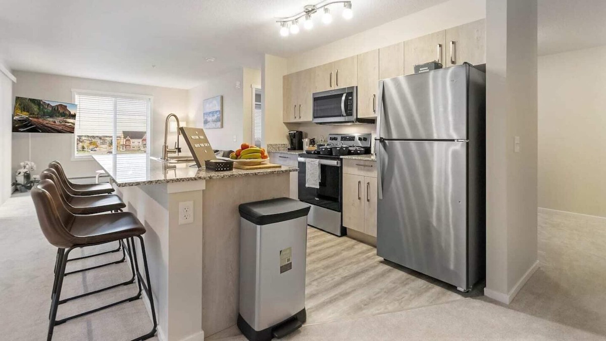 Calgary House | Bright & Spacious condo, 2BR+2Bath+Heated Parking