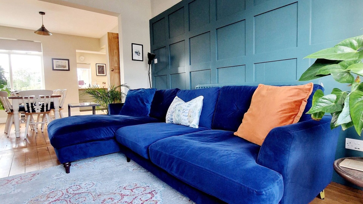 Bangor House | Bright spacious home- 5 mins from the beach!