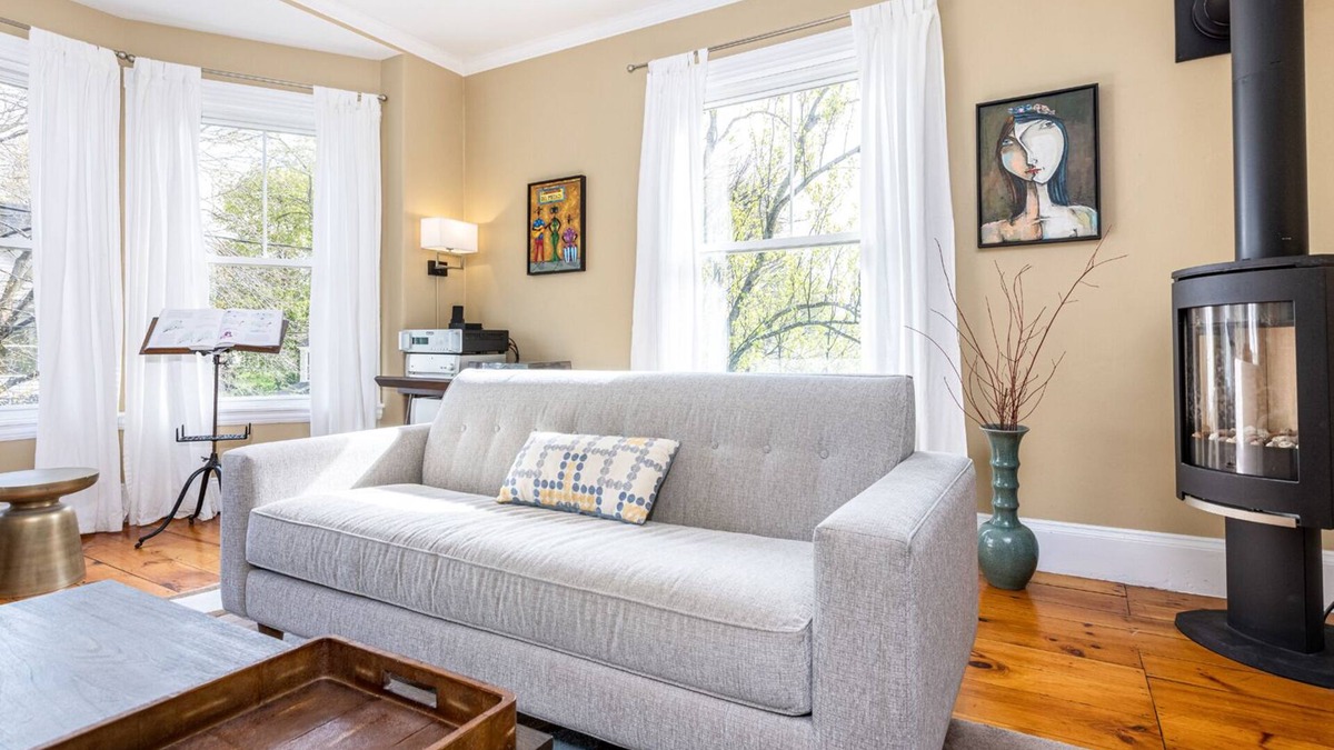 Rosemont House | Bright, spacious home, new kitchen, hot tub, beautiful art, EV charger