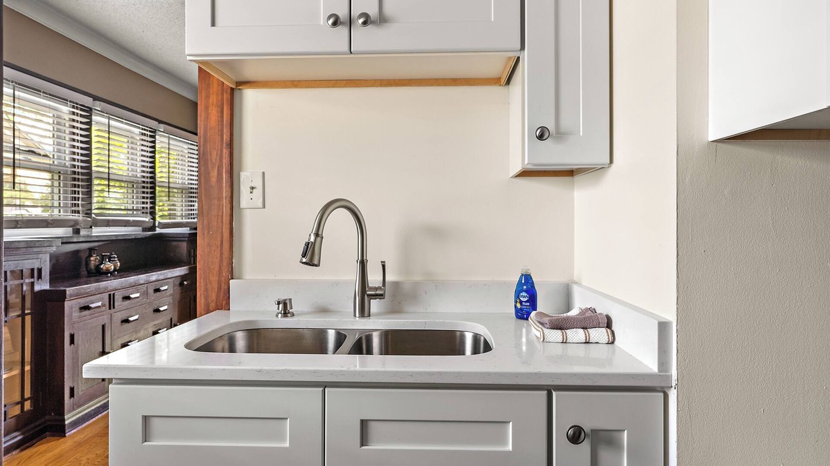 Summit - University Apartment | Bright Spacious St. Paul Duplex- Upper Level