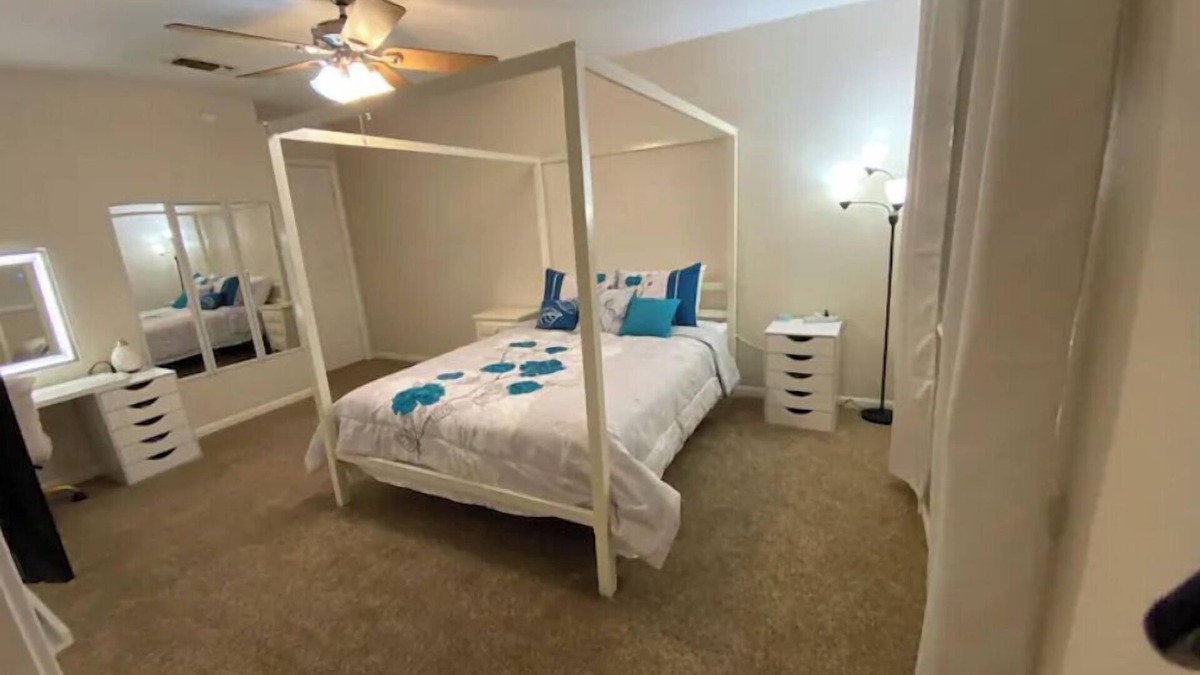 Bryan House | Bright & Spacious with a Huge Private Back Yard