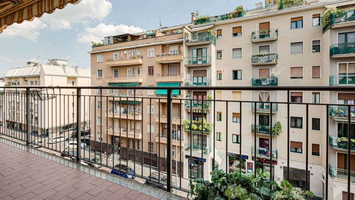 Villapizzone Apartment | Bright studio apartment with balcony and garage included