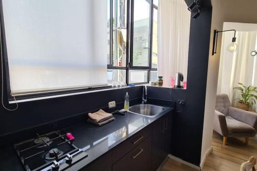 Tel Aviv Apartment | Bright Studio in Shapira