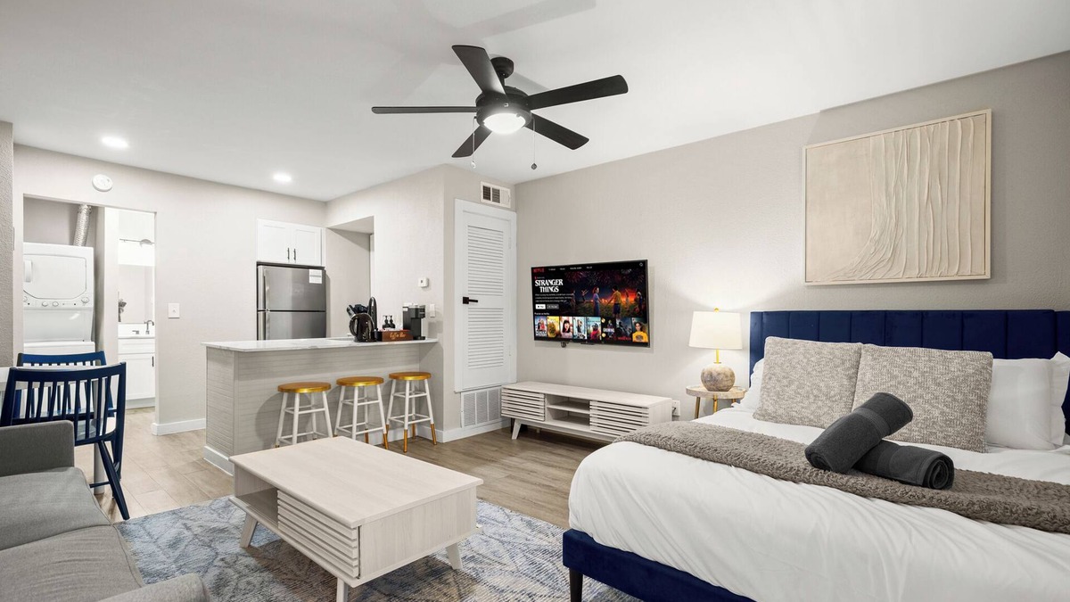 Allandale Apartment | Bright Studio Near Domain Roku TV + Free Parking