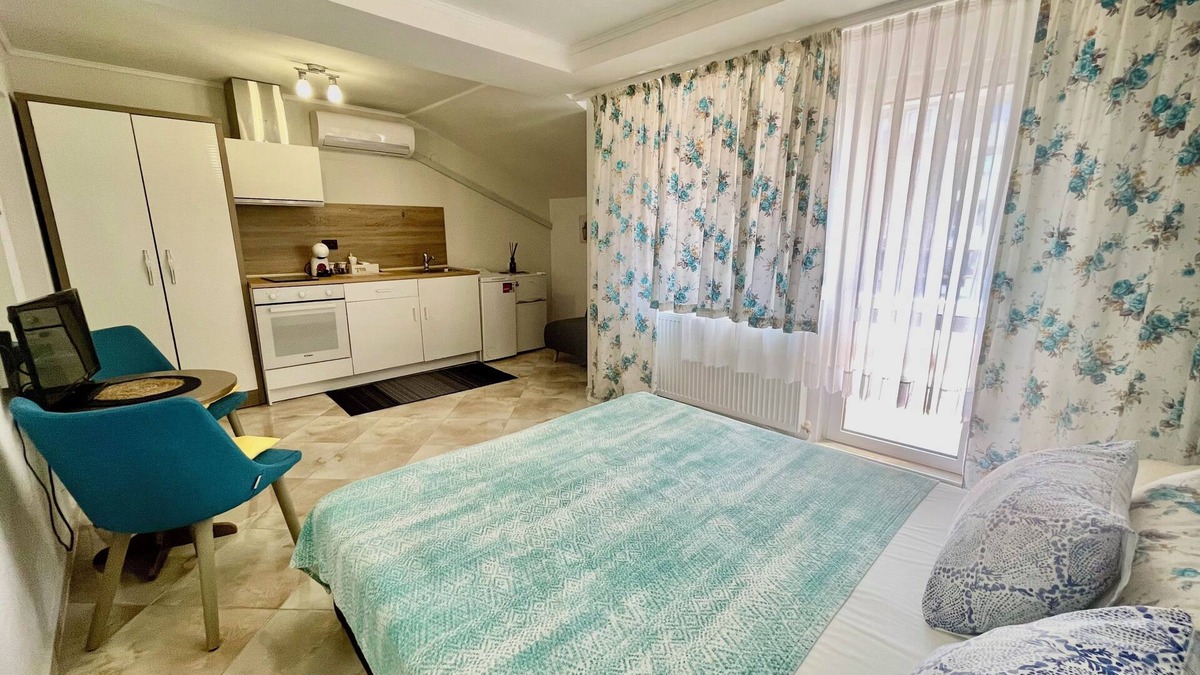Burgas Bed & Breakfast | Bright Studio with balcony, Free Wi-Fi.