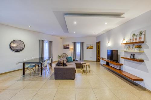 Kalkara Apartment | Bright,stylish 2bedroom apartment in village centre