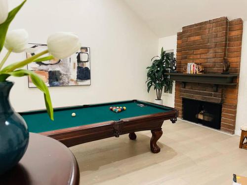 Canoga Park House | Bright, Stylish 4BD Modern House with Private Pool