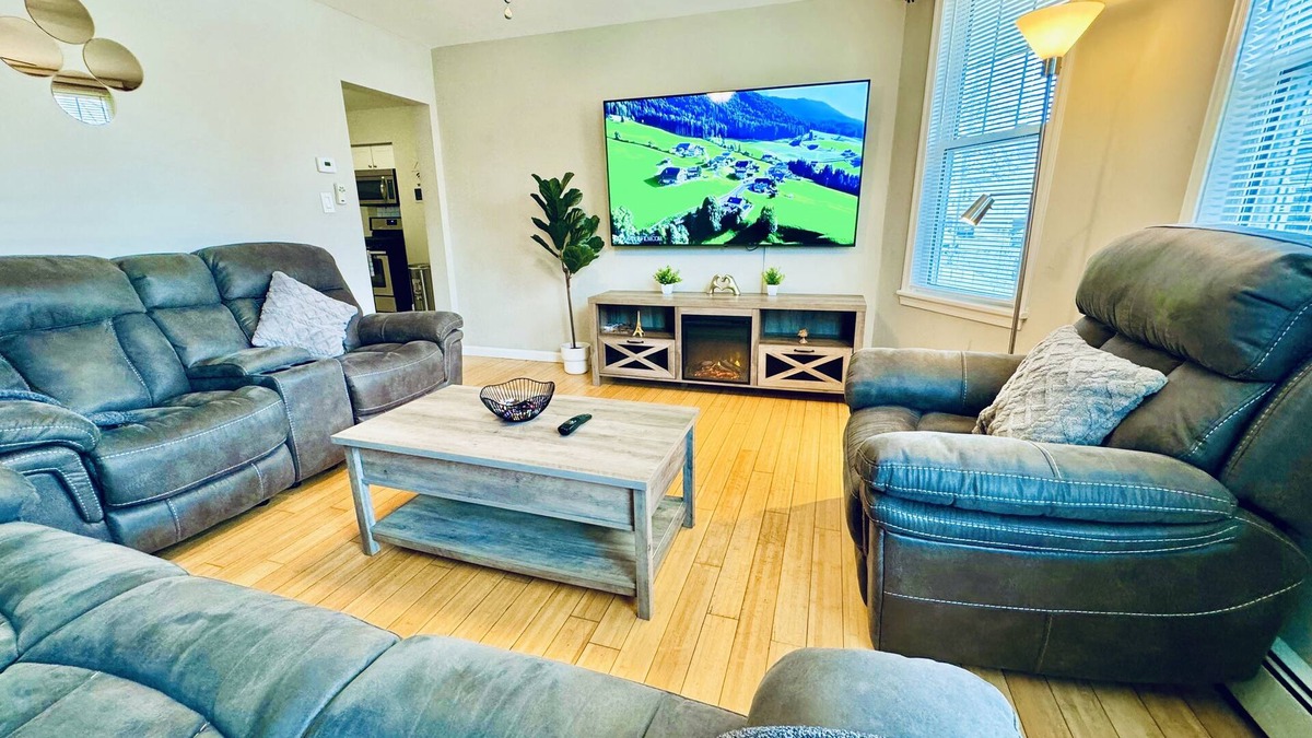 Prospect Park House | Bright, Stylish & Cozy 2Bed Unit w/Fireplace, Backyard, & Grill