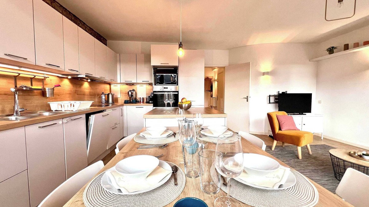 Oudergem Apartment | Bright & Stylish in Nature