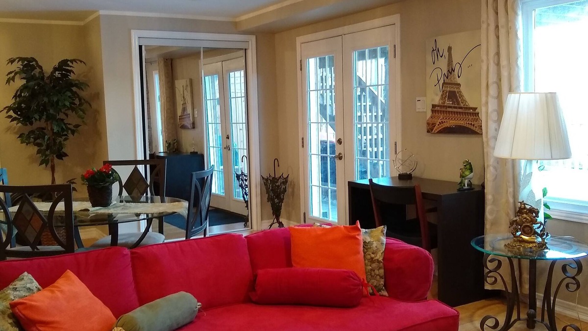Rosemount House | BRIGHT SUITE: 2 BDRMS-COTTON LINEN FIRE PL PATIO PARK/GRAND RIVER WALKING TRAILS