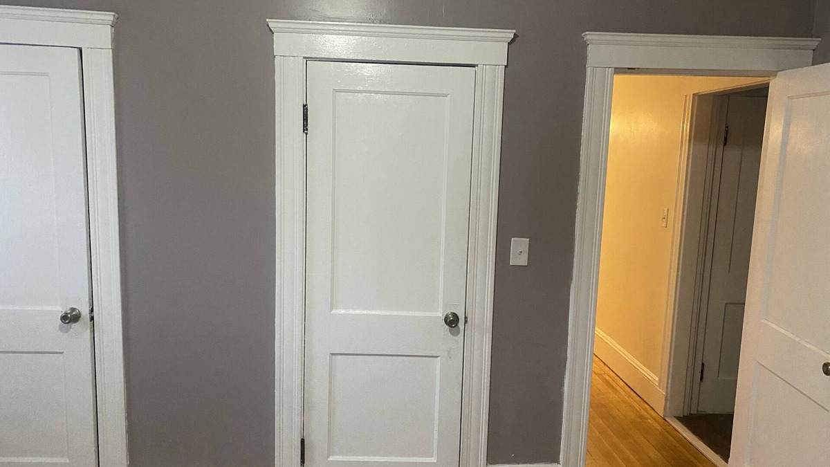 Watertown House | Bright, Sunny & Newly Renovated Duplex Close to Boston