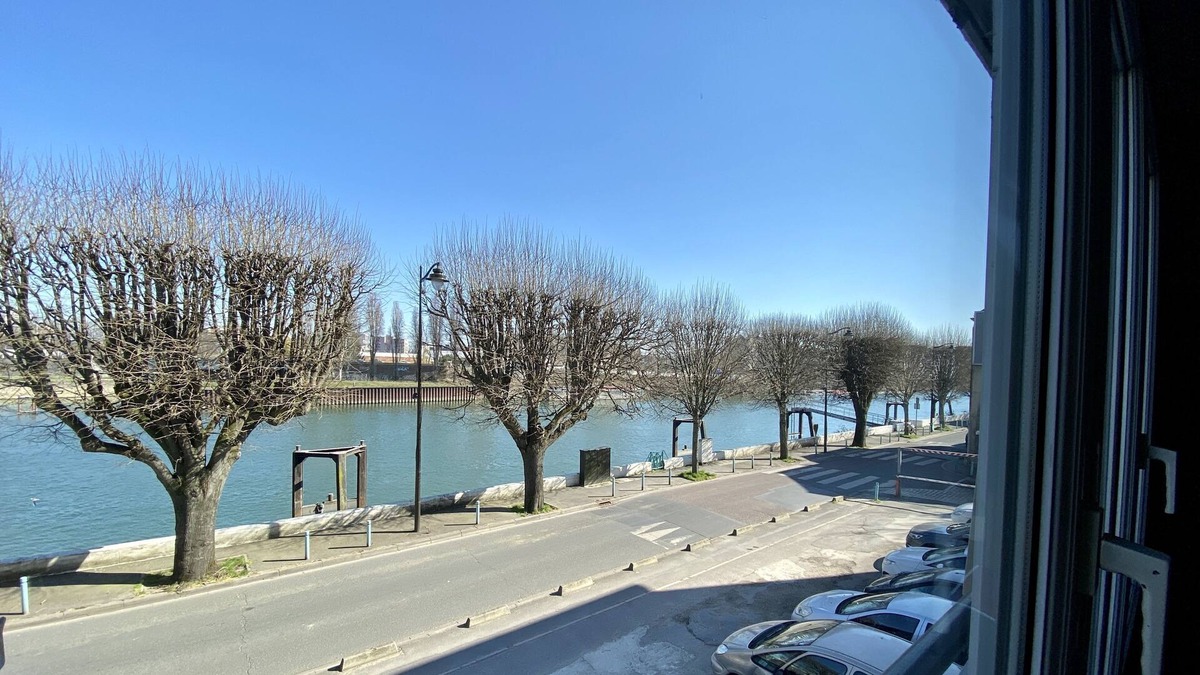 L'Ile-Saint-Denis Apartment | Bright T4 Seine view