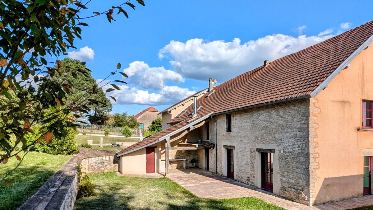 Dampierre-sur-Linotte Cottage | Bright terraced house near Vesoul, 4 bedrooms, spacious terrace