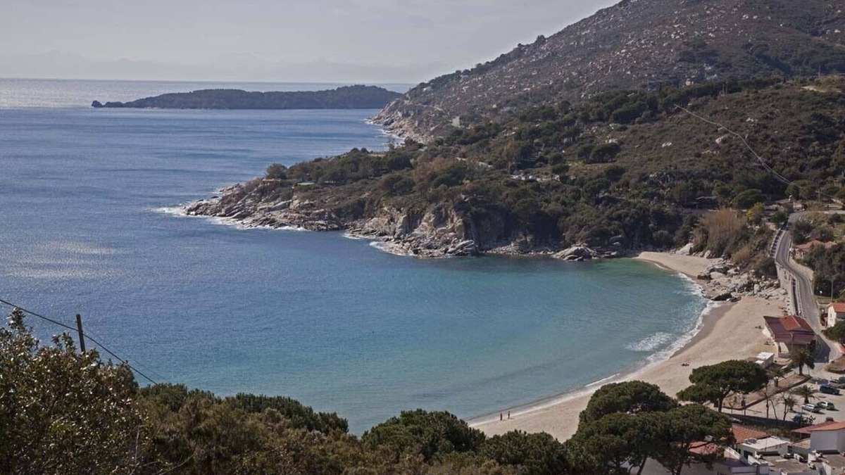 Cavoli Apartment | Bright three-room apartment in residence terrace overlooking the sea and islands, parking space
