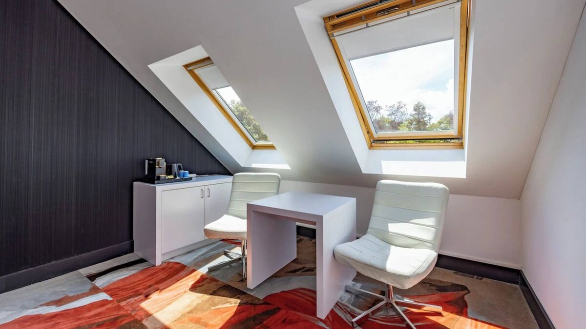 Uden Hotel | Bright Unit Near Climbing Park Garden Views Parking Included