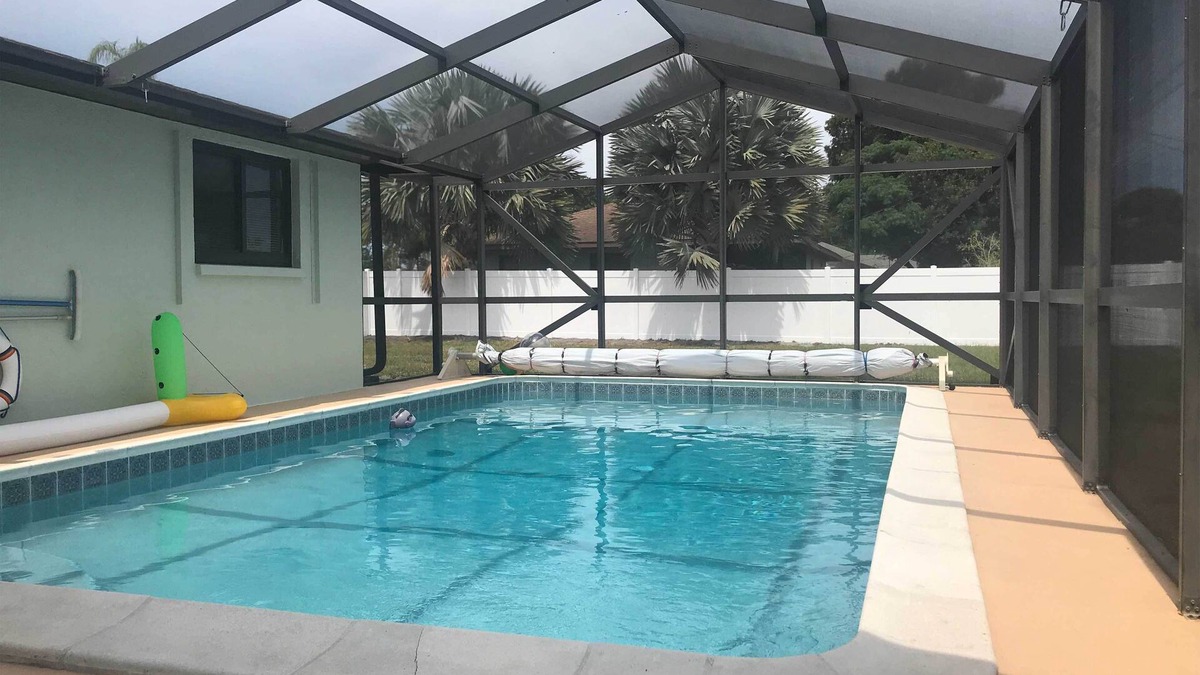South Venice House | Bright Venice Home w/Yard < 4 Miles to Beach!