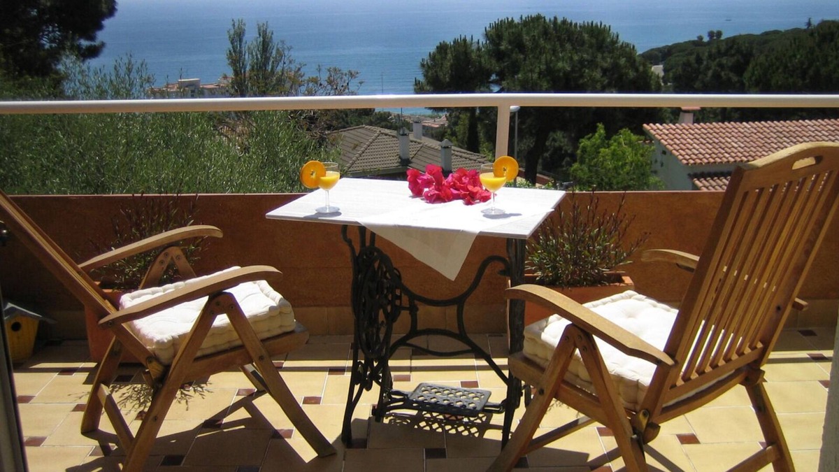 Sant Pol De Mar Villa | Bright Villa in Sant Pol de Mar, Barcelona. A few minutes walk away to the beach