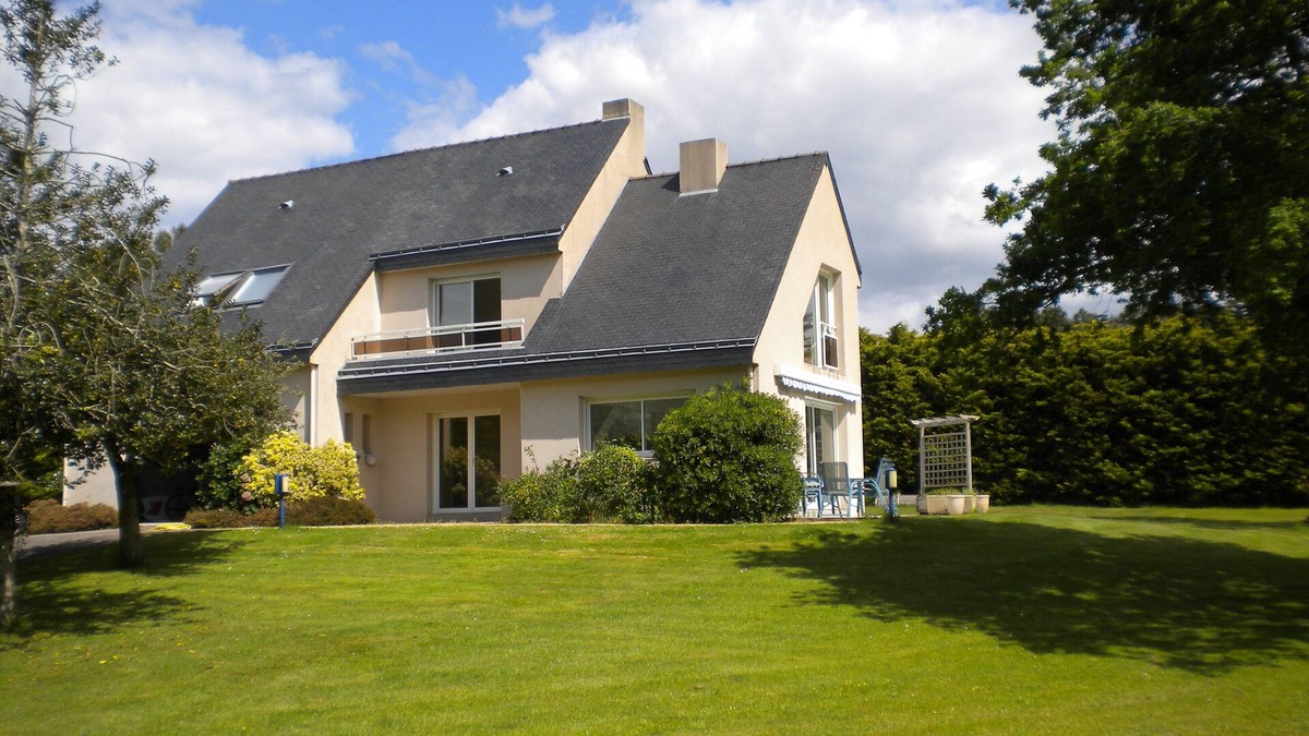 Penestin Villa | Bright villa set in 3000 m2 of wooded grounds 300 metres from the beach