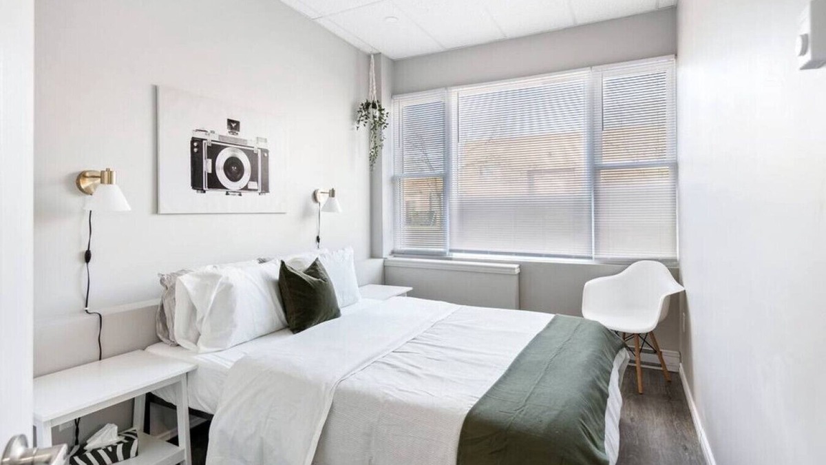 Walkerville Apartment | Bright Walkerville Flat | 2BR, Parking, Near DT