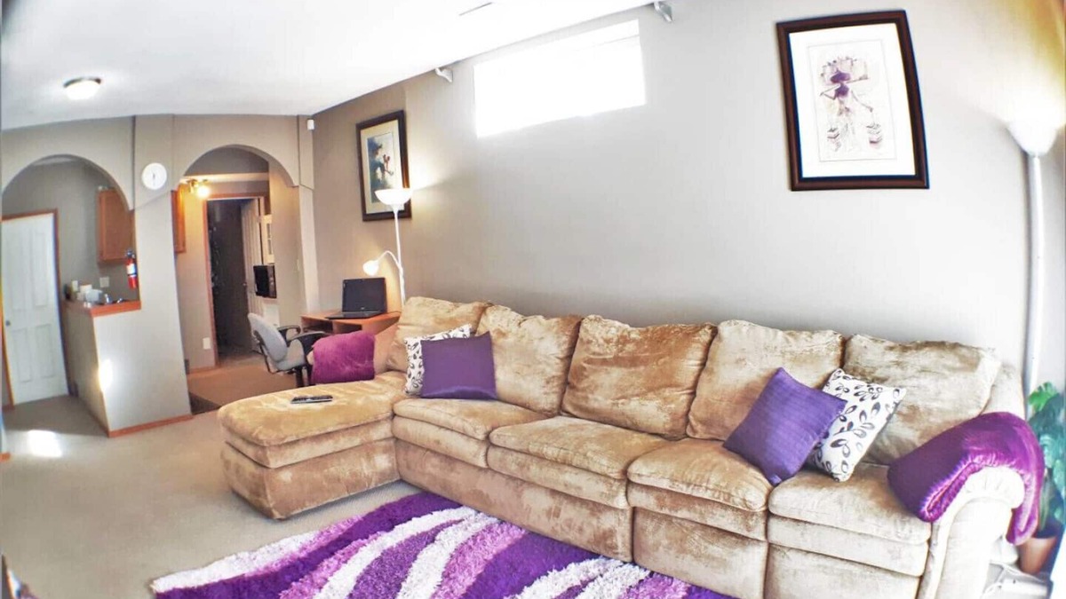 Calgary Bed & Breakfast | Bright, Welcoming Mountain Escape! Near Downtown!