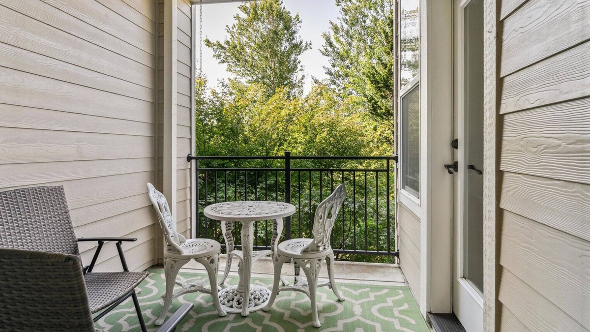 West Linn House | Bright West Linn 2BR w/Free Parking & In-Unit W/D, by Blueground
