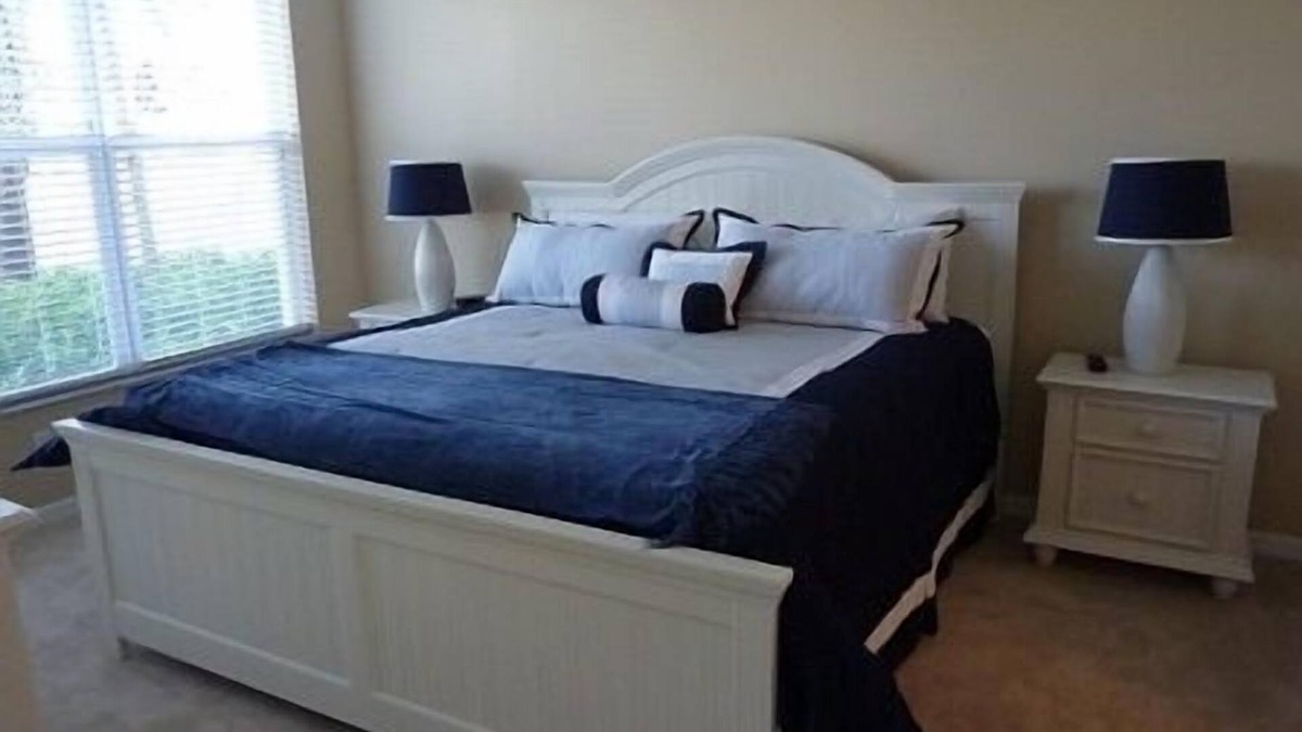 Fort Myers Condo | Brightly Furnished 2BR 2BA + Den End Unit Carriage House on Water