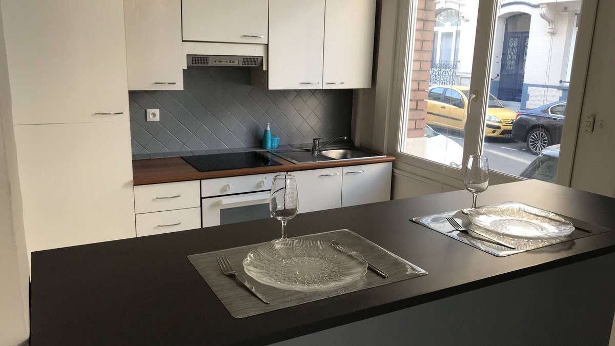 Malo-les-Bains Apartment | Brightly renovated studio 50m from Malo les Bains beach.