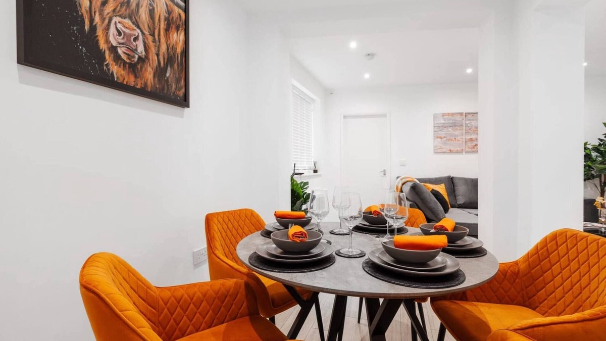 Wallasey Apartment | Brighton Apartment - Modern, Free Wi-Fi, Parking