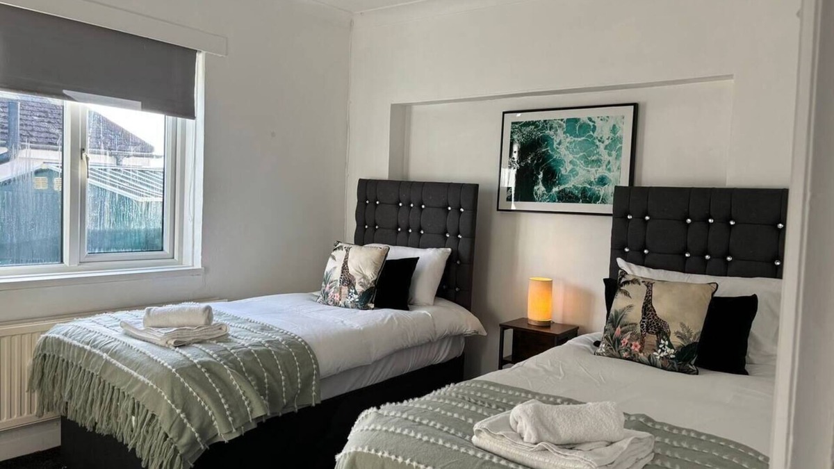 Woodingdean House | Brighton House- Coastal living Cosy 3BR, Brighton House- Beautiful and Spacious 3BR
