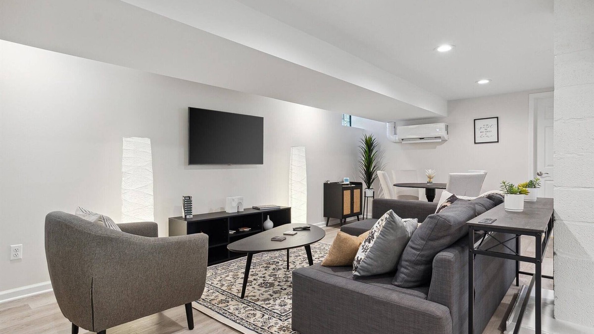 Brighton House | Brighton's Hidden Gem - Chic & Spacious Luxury Suite - 5 mins to downtown!