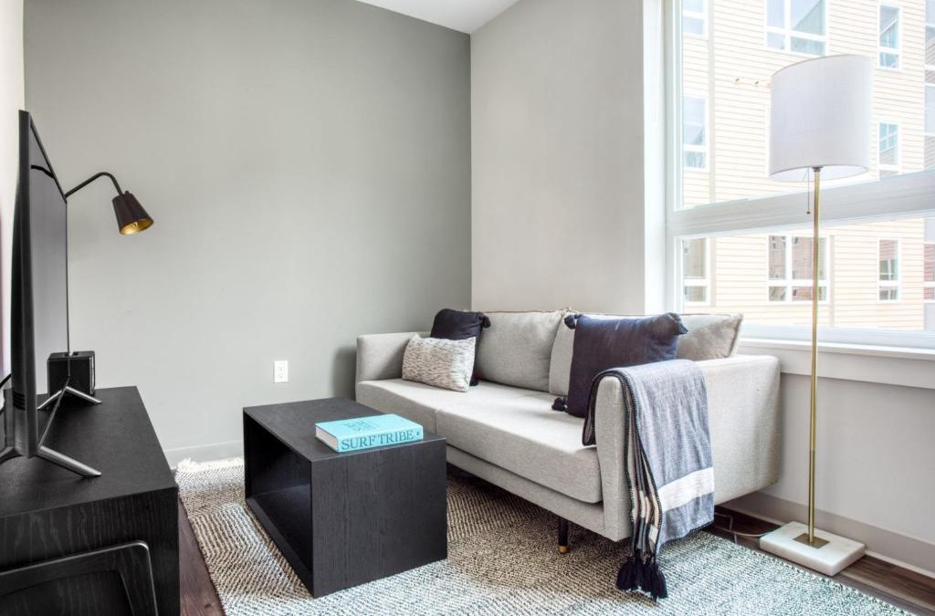 St. Elizabeth's Apartment | Brighton Studio w WD Gym nr T Shops Dining BOS-432