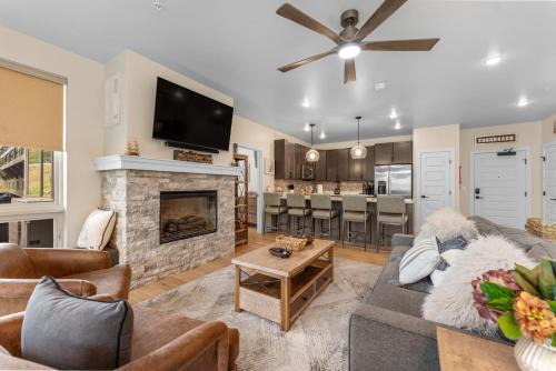 Lakeside Village Apartment | Brightwood 101 by Summit County Mountain Retreats
