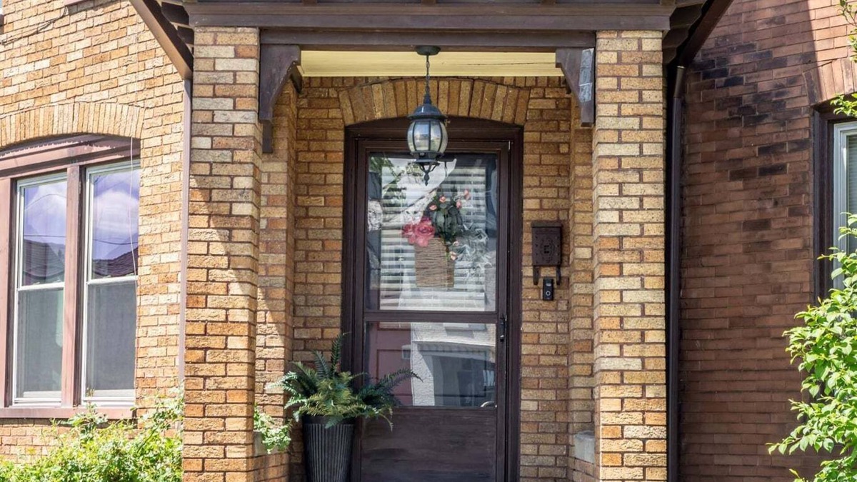 Williamsport Apartment | “Brik House”Near UPMC, Penn College, Lyco College and Little League World Series