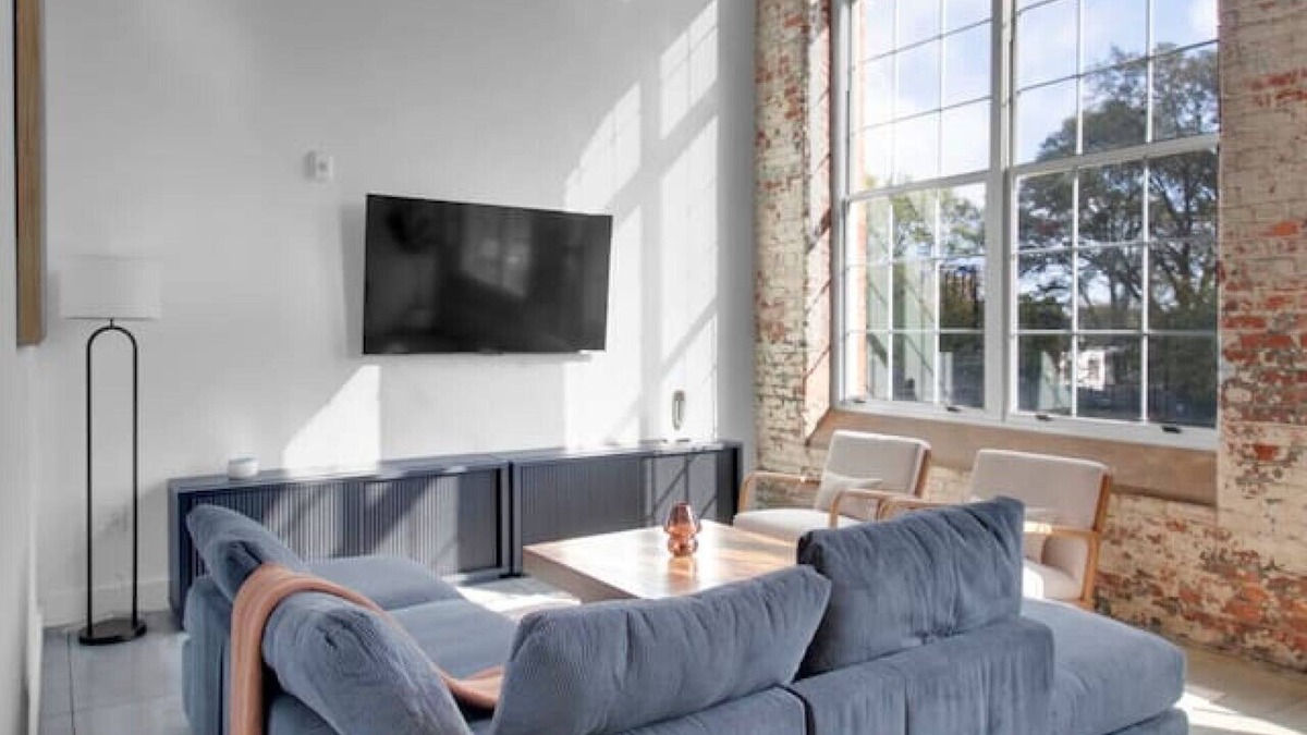 Judson Apartment | Brilliant 2BD | Pool | Gym | Perfectly Central!