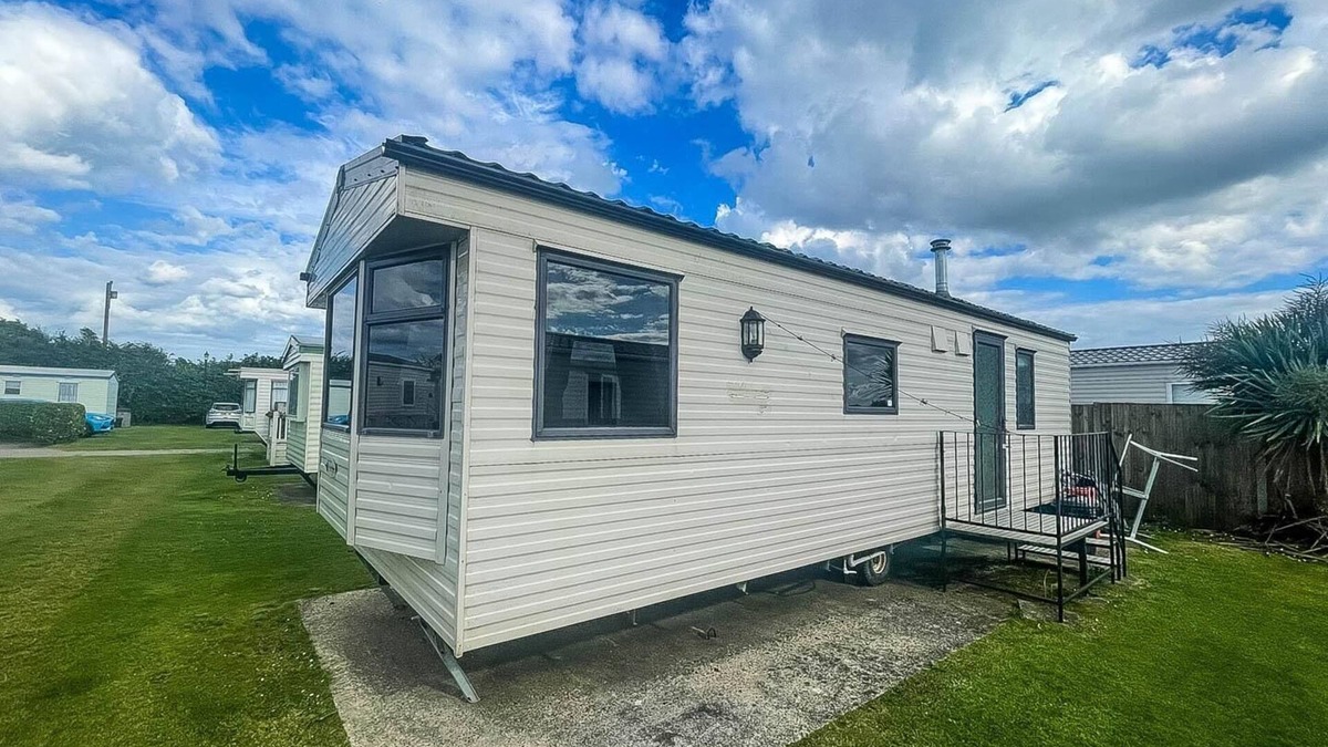 Scratby House | Brilliant 6 berth caravan nearby Scratby beach, Norfolk ref 43081B