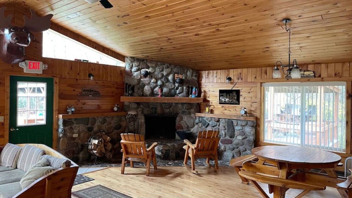 Brimley Cabin | Brimley Lodge/Sleeps 36/Snowmobile & ORV Trail