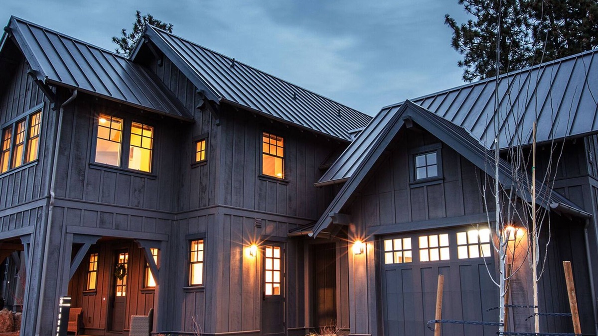 Bend House | Bring bikes + SUP and have summer Bend fun! 24-hr staff ~ tons of room ~ resort