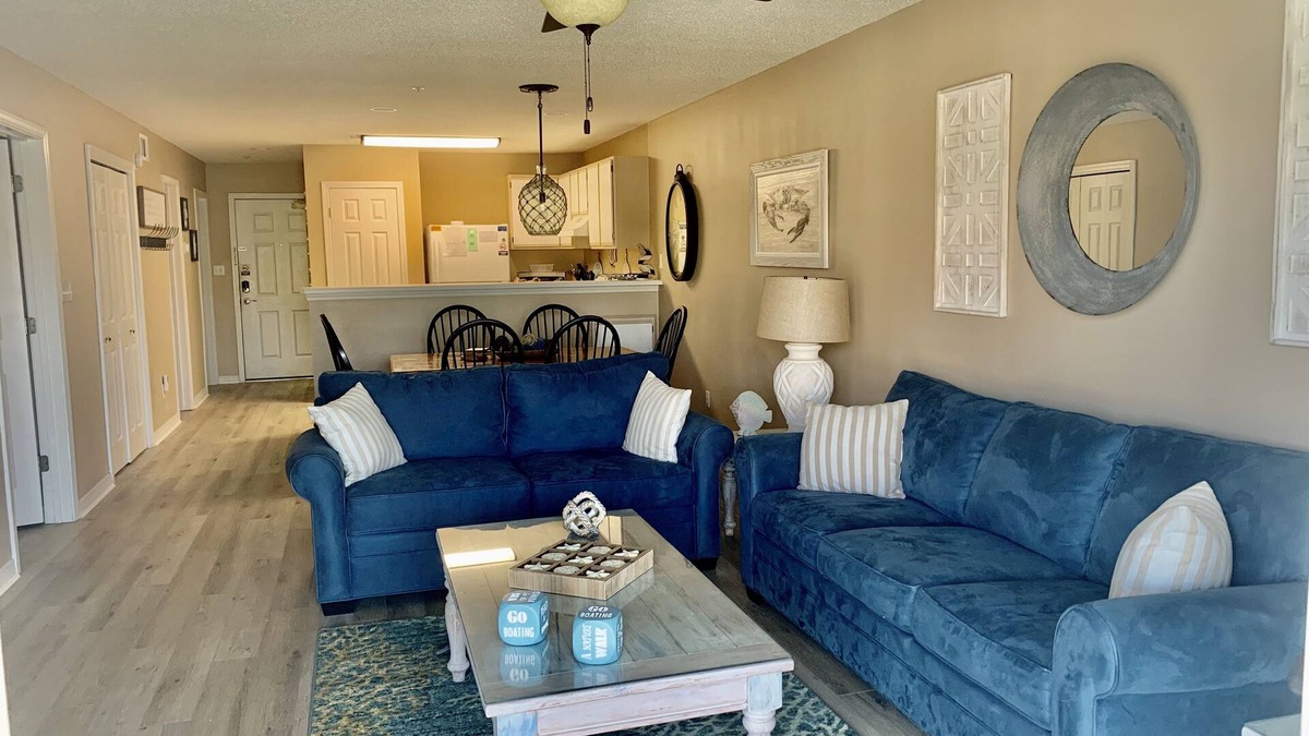 Miramar Beach Condo | Bring Fido! 2 bd/2 ba end unit, w/beach service for 4, Destin-Miramar Beach, FL