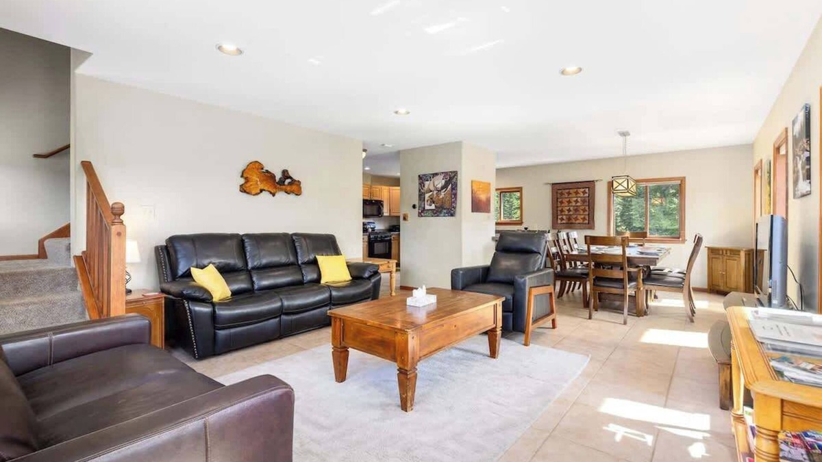 Quandary Village Cabin | Bring Fido! Private Retreat with Hot Tub & Views