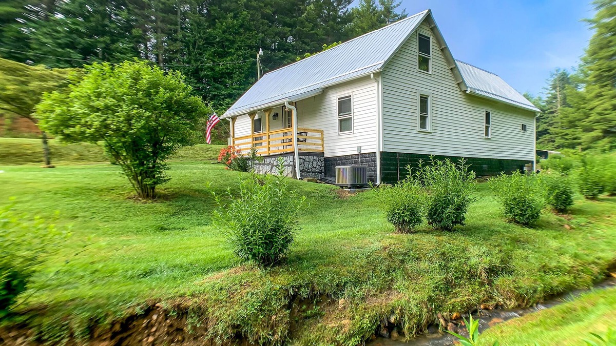 Jefferson Cottage | Bring the Pup to Mountain Jewel! Pet-Friendly, Perfect for Sept Adventures