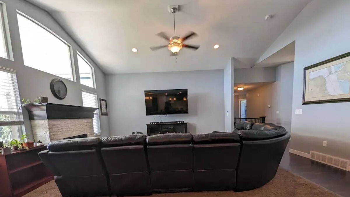 Pleasant View House | Bring the whole family! Plenty of beds, plenty of space, plenty of fun!