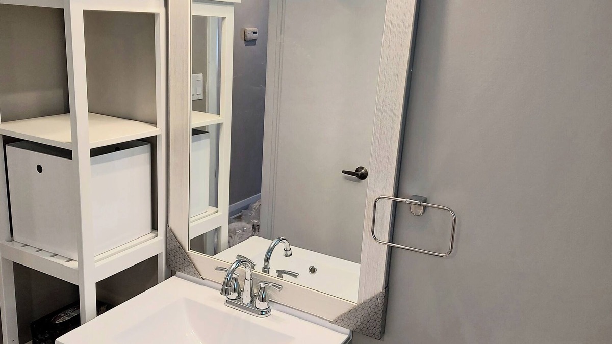 Ottawa Division House | Bring the whole family to this great place with lots of room for fun.