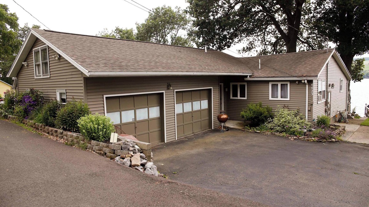 Dundee Cabin | Bring the whole family to this great place with lots of room for fun.