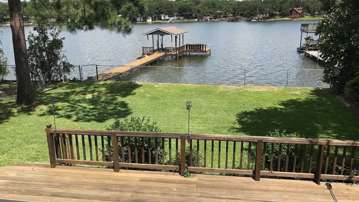 Enchanted Oaks House | Bring your boat! Pet friendly - Lakefront house on Cedar Creek Lake.