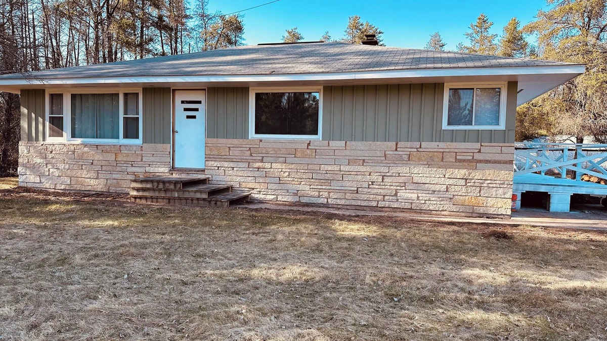 Pembine House | Bring your family and friends to this great place with lots of room for fun.