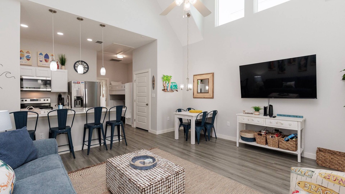 Corpus Christi House | Bring Your Pups: Pet-Friendly Townhome Near the Surf and Sand