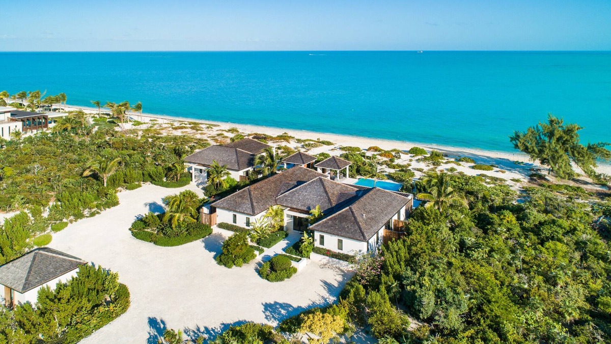 Long Bay Villa | Brise De Mer 6 BR Villa - Beachfront